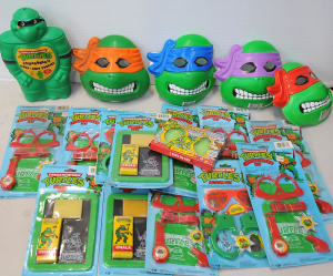 Lot 102 - Small box lot - Vintage packaged & loose Teenage Mutant Ninja Turt