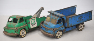 Lot 125 - 2 x vintage Wyn-Toy pressed metal trucks inc Sand and Gravel hydraulic