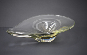 Lot 177 - Art Glass Bowl - Tear shaped - clear with graduating tint from base