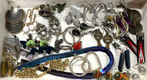 Lot 033 - Lge Grp costume jewellery incl Earrings, Mimco, Tiffany style, pearl,