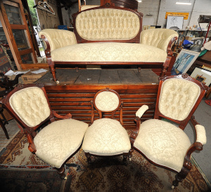 Lot 048 - Victorian 4 x Piece Salon Suite - Settee, Gents & Ladies Chairs +