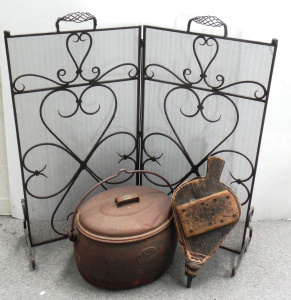 Lot 063 - 3 x vintage pieces inc cast iron Duch Oven embossed Clark & Co 4 G