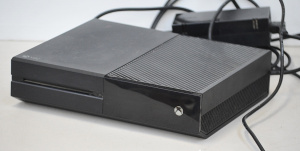 Lot 082 - Xbox One Console w power cord