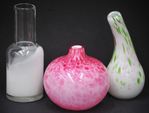 Lot 128 - 3 x Art Glass Vases inc Mottled Pink with narrow neck 19cm H, leaning