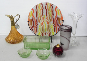 Lot 138 - Group of glass inc green Depression Glass fridge box (23cm W) and bowl