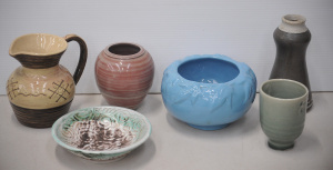 Lot 181 - Group lot Vintage & Modern Australian Pottery inc David Diggins Va