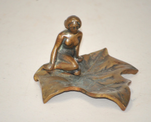 Lot 210 - Vintage Bronze Seated Nude on Leaf 6cm H