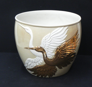 Lot 107 - 1980s Italian Cream glazed Planter with raised gilded & white Swan