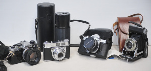 Lot 134 - Group of vintage cameras inc Olympus OM10, Pentax Asahi K1000, Kodak S
