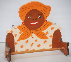 Lot 169 - Vintage Mammy Hand Painted wooden Paper towel holder - Wall mounting 3