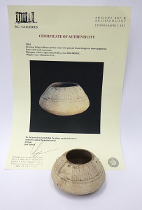 Lot 195 - Vintage Upper Indus Valley Buffware pottery vessel with painted linear