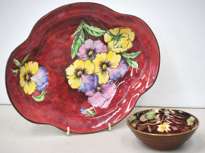 Lot 196 - 2 pces Vintage English Ceramics inc Royal Doulton Pansy shallow bowl -