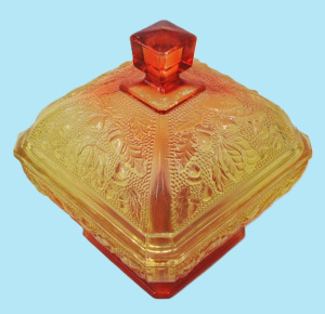 Lot 198 - Vintage Jeannette Glass Co Amberina Glass Square lidded Box - Pedestal