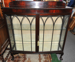 Lot 001 - Vintage Chippendale style Display Cabinet - slightly bowed front, typi