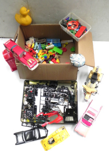 Lot 067 - Group of vintage toys and vehicle models inc Beetland Harley Davidson