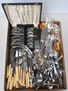 Lot 087 - Tray vintage Cutlery inc Sheffield Bone & Other handled knives, Bo