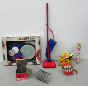 Lot 110 - Group of vintage boxed toys inc Lincoln Design-O-Craft, Slinky, Mattel