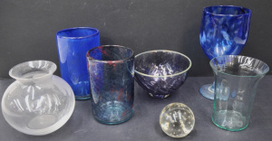 Lot 137 - Group lot of Glass inc Art Glass - Glebe Hot Glass Studio Goblet, Cyli