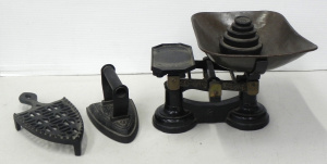 Lot 143 - 2 pces Cast metal items inc Salter Iron with trivet & Avery Austra