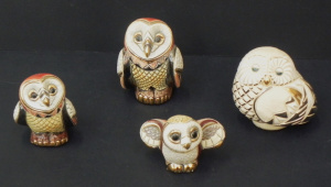 Lot 185 - Group of 4 De Rosa (Argentina) pottery owls with enamel, 18k gold and