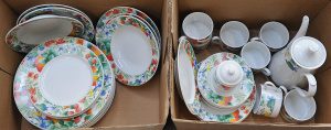 Lot 029 - 2 x Boxes Lynns Chna Waterberry Pattern 4 pce dinner setting plus extr