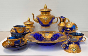 Lot 196 - 15 pces Venetian cobalt blue art glass incl large bowl & tea servi