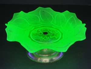 Lot 211 - Art Deco Bagley Uranium glass Rose & Leaf cake stand approx 22cms