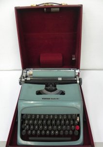 Lot 079 - Vintage Olivetti Studio 44 travel typewriter w case and key - case 41c