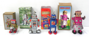 Lot 099 - 4 x Boxed Tin Toy Mechanical Robots inc Venus Robert, Neutron Robot et