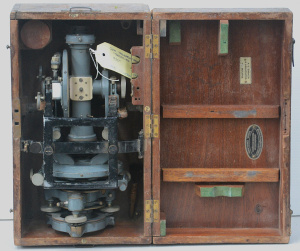 Lot 010 - 1930s boxed Cook Troughton & Simms theodolite (England) - box 39cm