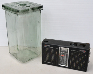 Lot 070 - 2 x Vintage Items incl National Panasonic Model R-358B Portable Radio
