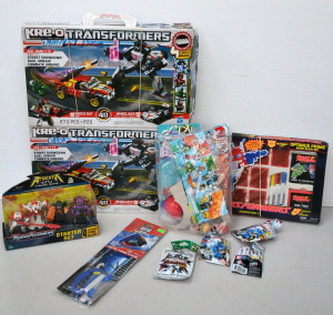 Lot 055 - Group of unusual Transformers toys inc boxed Attacktix Battle Figure G
