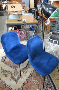 Lot 068 - 3 pces Occasional furniture inc Pair blue velvet covered chairs with b