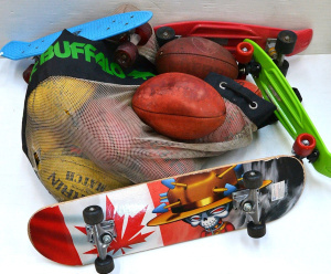 Lot 074 - Large group of leather Aussie Rules footballs in net bag inc Sherron +