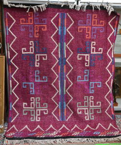 Lot 076 - Flatweave Dhurrie Geometric Rug w Maroon Colours & Fringed Ends -