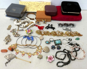Lot 108 - Box lot vintage costume jewellery, boxes incl 60s earrings, beaded tri