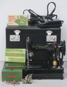 Lot 197 - 1960s Singer Cased Featherweight model 222K Sewing machine - complete