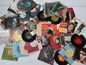 Lot of 45 rpm Vinyl Singles incl The Beatles, Bruce Springsteen, The Monkees, Ro