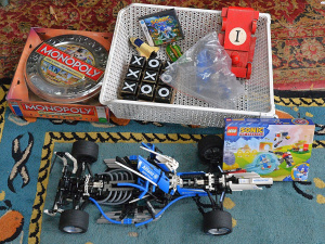 Lot 069 - Mixed Lot of Toys incl Part Made LEGO RACERS William F1 Team Racer Set