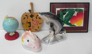 Lot 089 - Group Lot of Vintage Kitsch items inc, ceramic Dinosaur lamp shade, ap