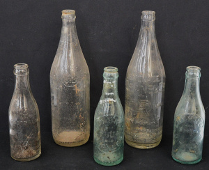 Lot 091 - 5 x vintage embossed glass soft drink bottles inc A Dean's & Co Le