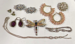 Lot 160 - Grp costume jewellery - Diamante dragonfly brooch, Pr Hollywood rhines