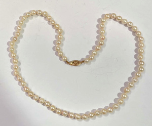 Lot 171 - Cultured pearl necklace with 14ct gold clasp 44cms L