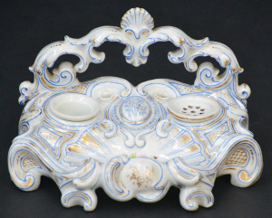 Lot 199 - Victorian Porcelain inkwell - Two Inkwell inserts - Shell pattern with