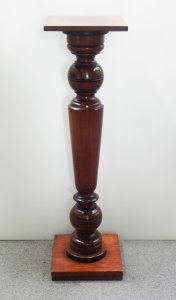 Lot 002 - Vintage antique style turned oak pedestal - 105 5cm H