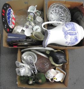 Lot 020 - Mixed lot of 3 boxes inc Art Deco electric kettle, Selangor pewter cha