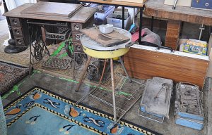 Lot 045 - Vintage group inc treadle Singer Sewing Machine (af), picnic camping g
