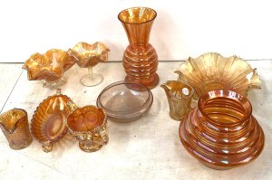 Lot 053 - Box lot vintage Carnival glass - Some AF inc Crown Crystal Melon rib B