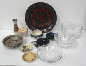 Lot 143 - Retro glass and ceramic lot inc signed Charles Wilton Aus pottery bowl