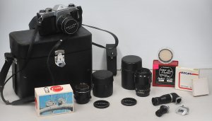 Lot 145 - Vintage cased 35mm camera kit inc Asahi Pentax SP 500 camera, Pentax R